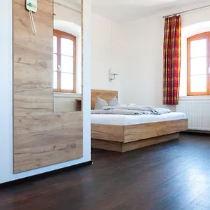 Hotel &, Baiernrain